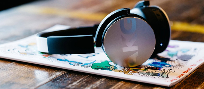 AKG